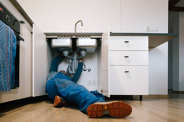 Professional Plumbing technician working in Rockhouse, KY